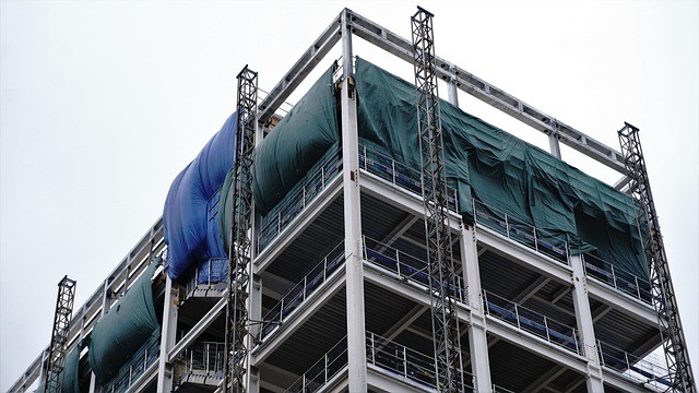 Plandeki ochronne i ogrodowe – zastosowania