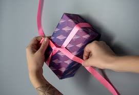 Tablice korkowe sprawdzą się świetnie w każdej firmie. Można na nich wywieszać obwieszczenia, czy też wszelkiego rodzaju grafiki.