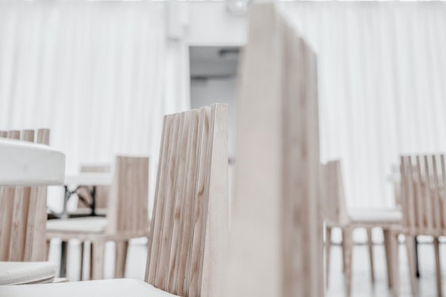 Jak zrobić krzesło ekologiczne z kartonu?