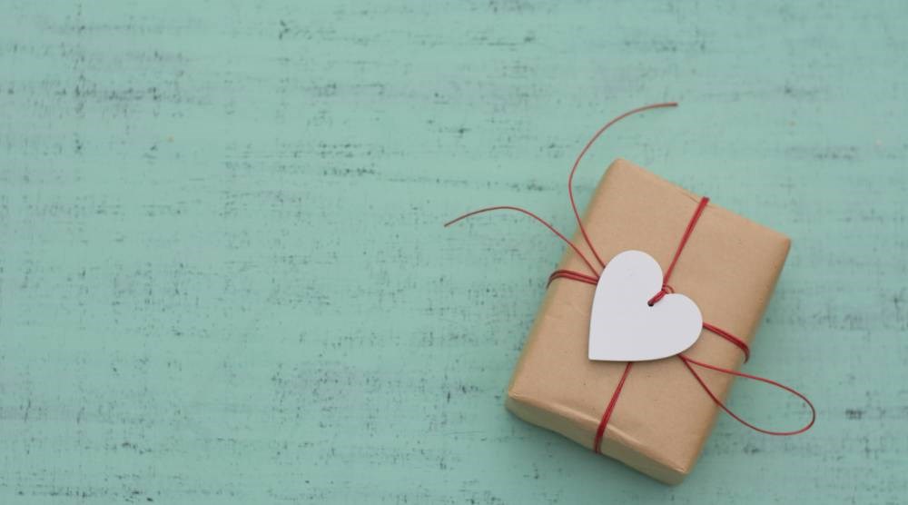 Jak samodzielnie zapakować prezenty na święta