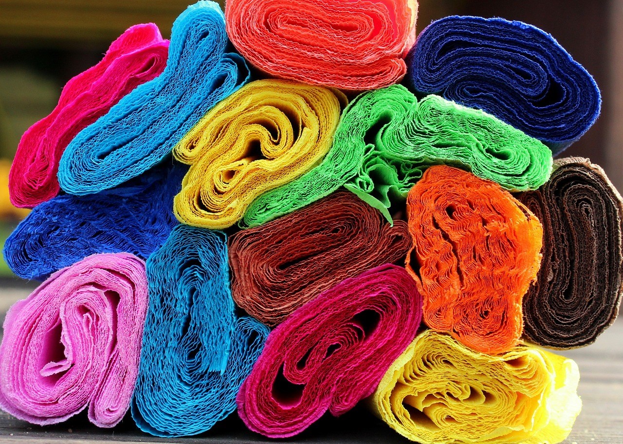 Do czego używa się bibuły ozdobnej gładkiej?