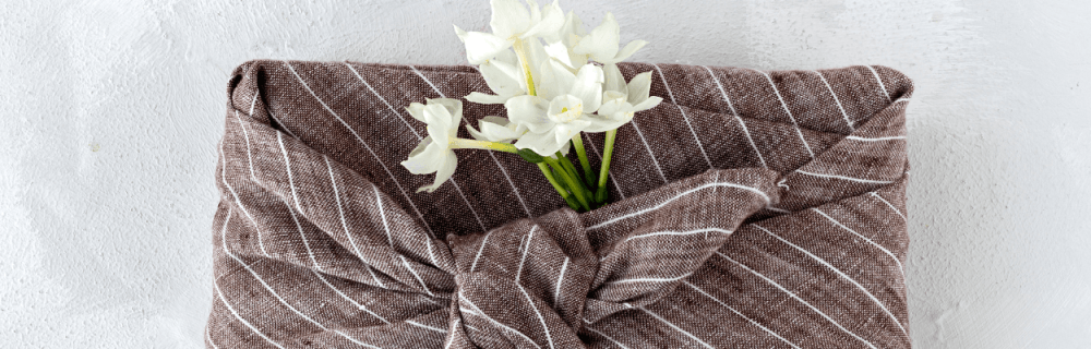Prezent zapakowany w furoshiki