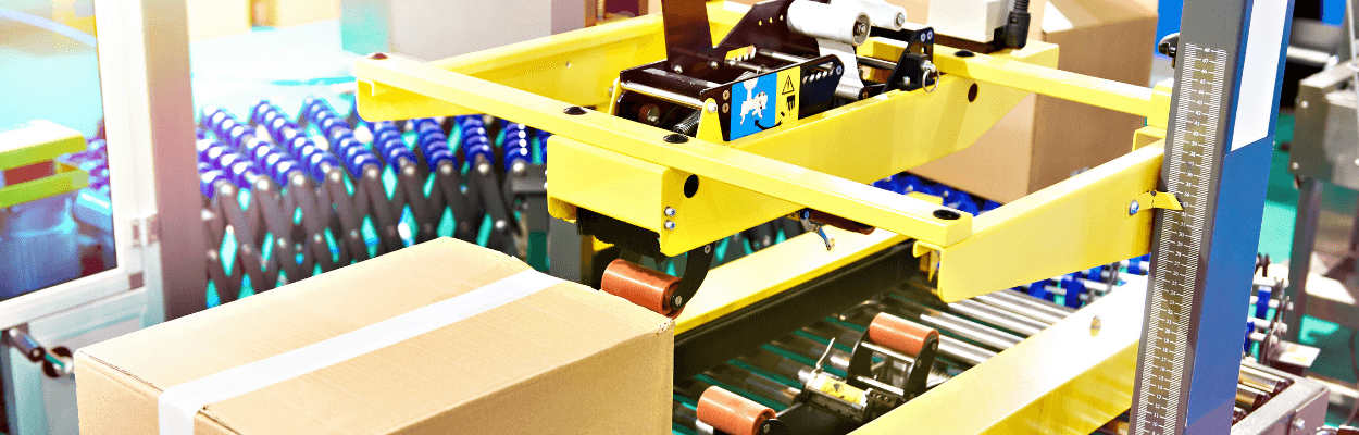 Zamknięty karton na linii automatycznej
